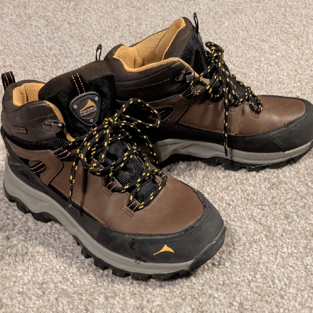 Pacific MountainTwo-Tone Kids Hiking Boots